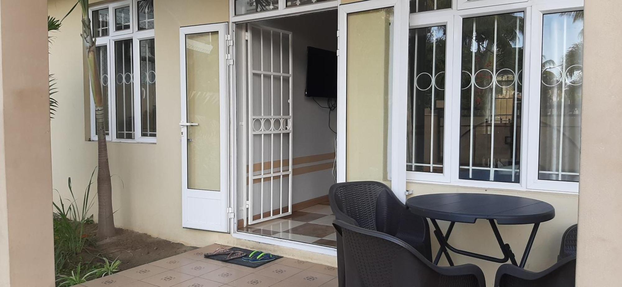 Ground Floor Lovely Two Bedrooms Apartment Flic en Flac ภายนอก รูปภาพ